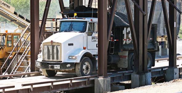 KENWORTH DE LA MONTAÑA, LA GRAN HERRAMIENTA EN LAS OBRAS CIVILES DEL PAÍS