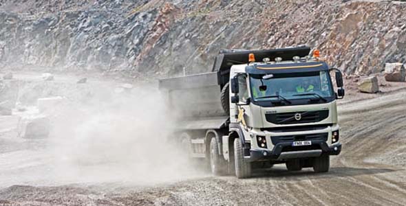EL VOLVO FMX NO LE TEME A LA RUDEZA DEL TERRENO