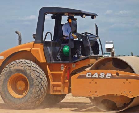 SERTRAC LTDA. TRABAJA CON EQUIPOS CASE