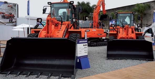 DOOSAN CON NUEVOS MODELOS DE EXCAVADORAS EN A.L
