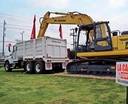 CASA INGLESA CON  NUEVA VITRINA  PARA MAQUINARIA PESADA