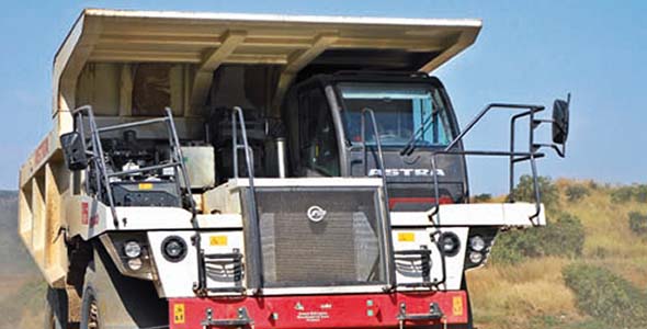 219 CAMIONES ASTRA CONSTRUYEN LA MAYOR REPRESA DE AFRICA