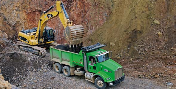 KENTWORTH PRESENTE EN OBRAS DE MEJORAMIENTO VIAL