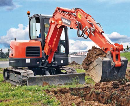 DOOSAN PRESENTA DOS NUEVAS MINIEXCAVADORAS DE 6 TONELADAS