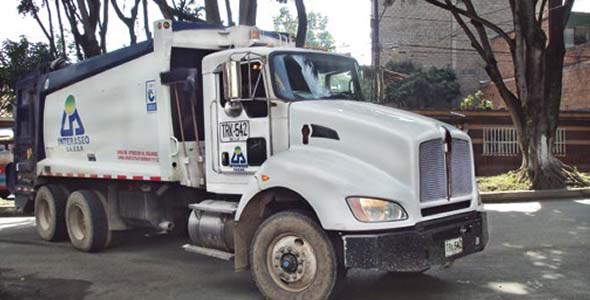 FLOTA KENWORTH DE LA MONTAÑA CON LA EMPRESA INTERASEO S.A